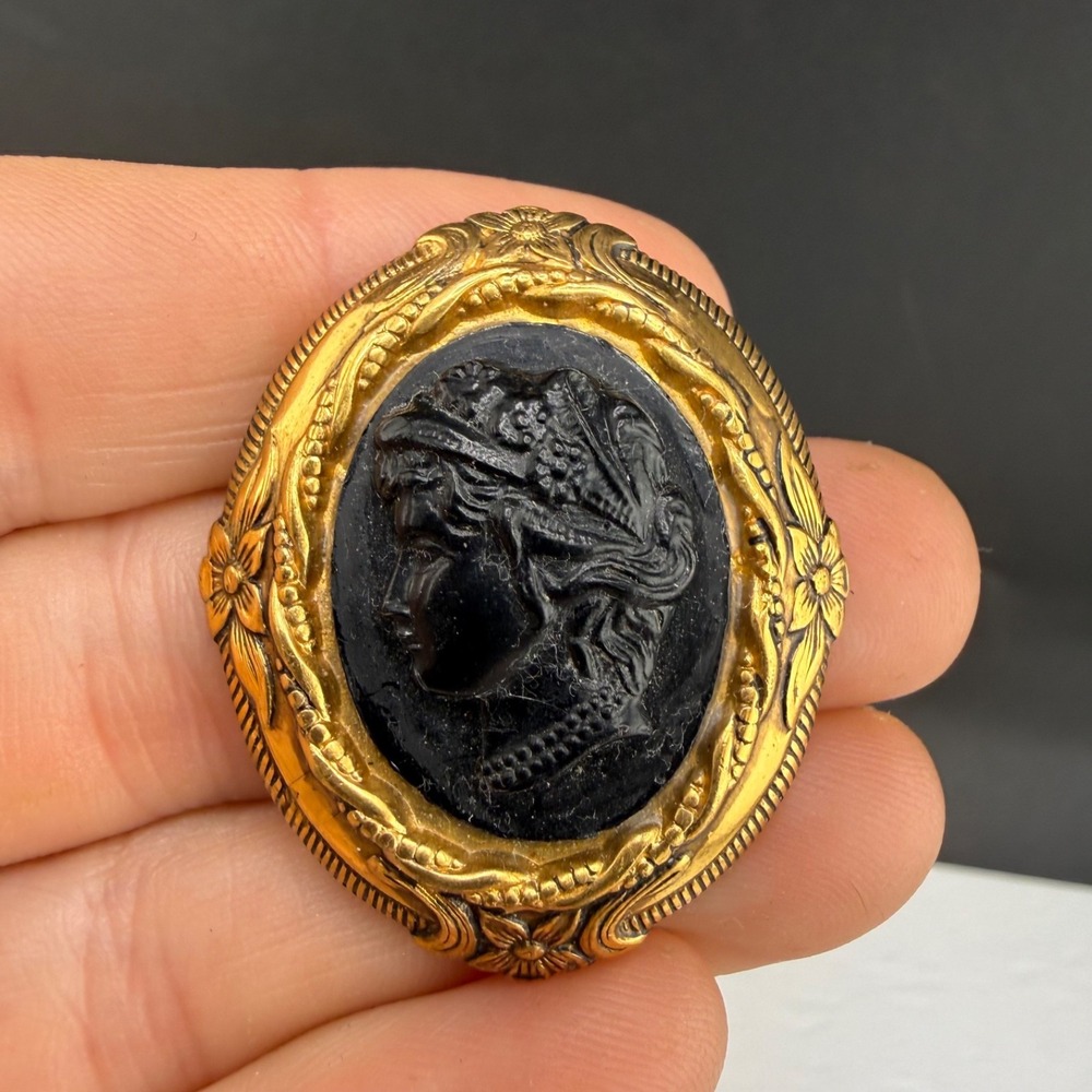 Vintage Coro Cameo Brooch Gold Tone Black Molded Celluloid Oval Floral Pin